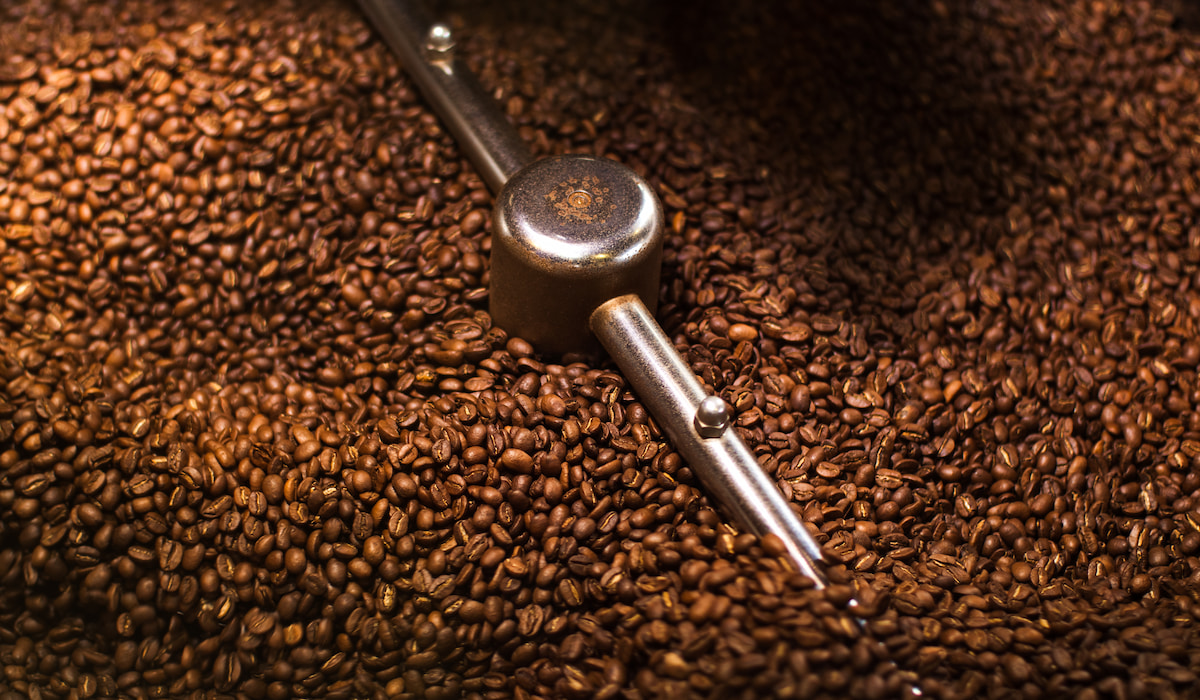 Roasted Vs. Unroasted Coffee Beans (What Are The Differences?) - Coffee ...