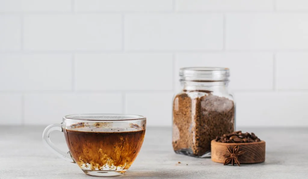 instant coffee dissolving in cold water