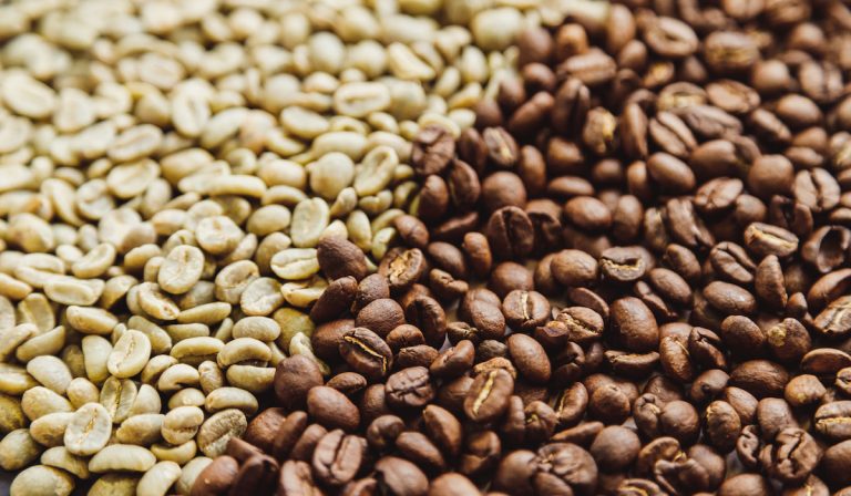 Roasted vs. Unroasted Coffee Beans (What Are the Differences?) - Coffee ...